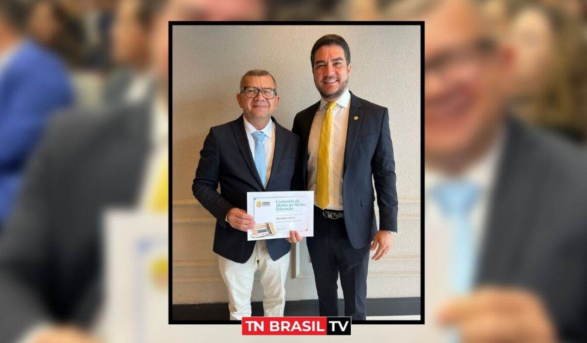 Professor Belmiro é homenageado com Comenda Mérito da Educação na Alepa