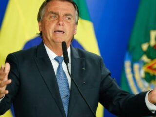 Para 50%, seria justo prender Bolsonaro, e 39% afirmam que não, diz Quaest