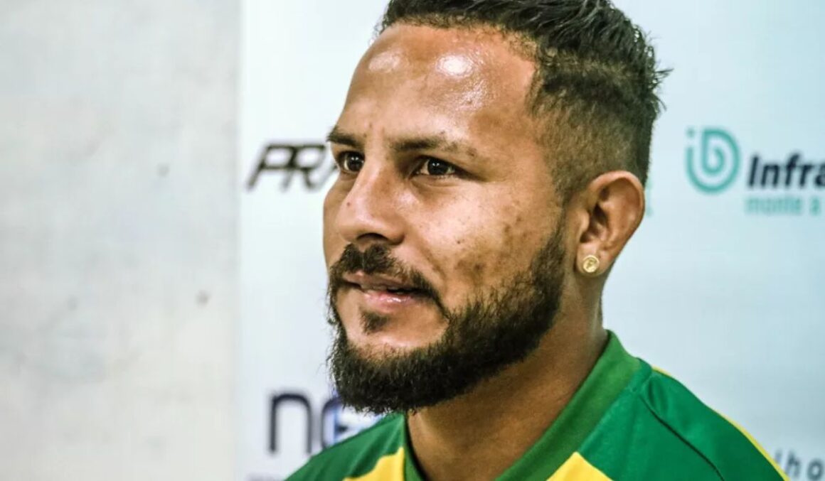 Águia fecha com Elielton e anuncia data de apresentação do elenco para a temporada 2024