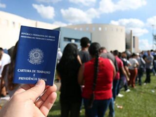 Empregados batem recorde no Brasil e taxa de desemprego cai a 7,6% no tri até outubro