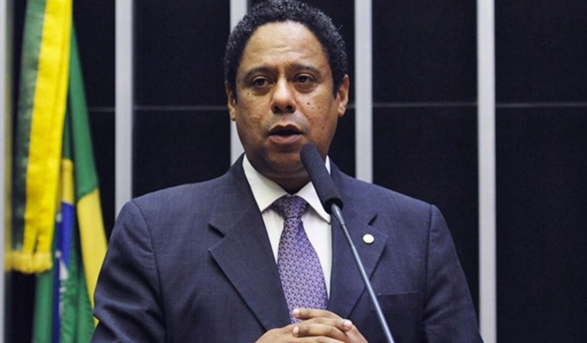Orlando Silva tenta barrar venda da Sabesp na Justiça e cita Lei de Responsabilidade Fiscal