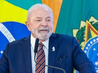 Governo fará mudanças para isentar de IR quem ganha até dois salários mínimos, diz Lula