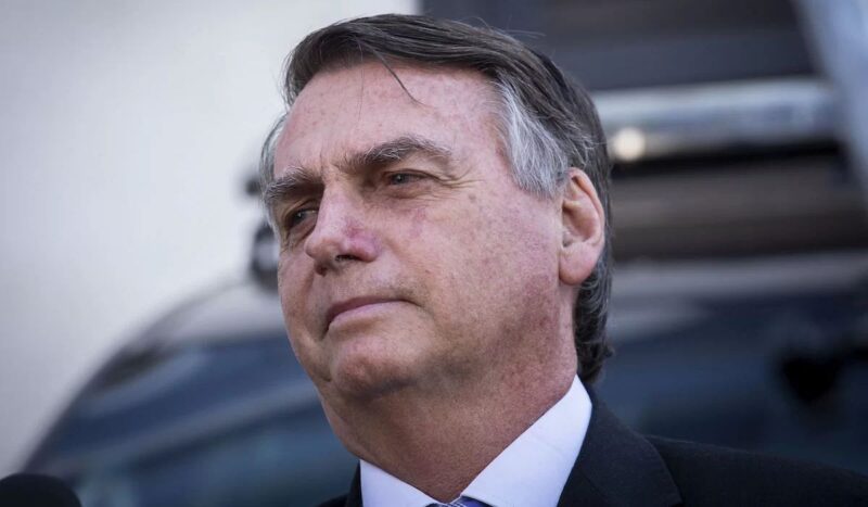 Ex-assessor de Bolsonaro que ficou em silêncio pede novo depoimento; advogado diz que ele quer falar