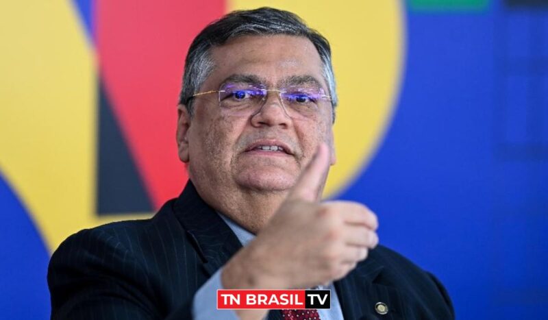 Dino promete processar “autores das mentiras” sobre ligação com facções criminosas