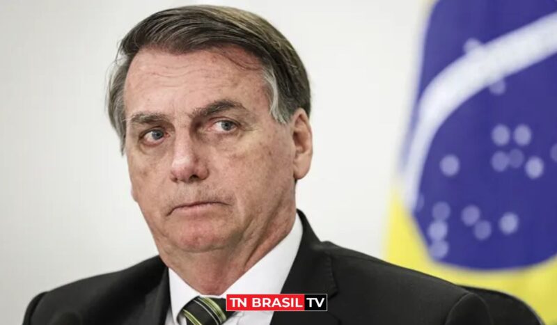 Bolsonaro é alvo de operação, e PF dá 24 horas para que ele entregue passaporte