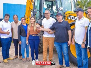 Prefeitura de Goianésia do Pará recebe nova retroescavadeira através de emenda parlamentar