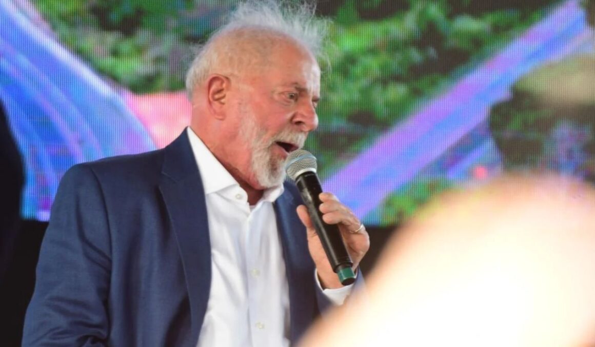 Lula chama Bolsonaro de 'facínora' e diz que ele 'usou fé' de evangélicos