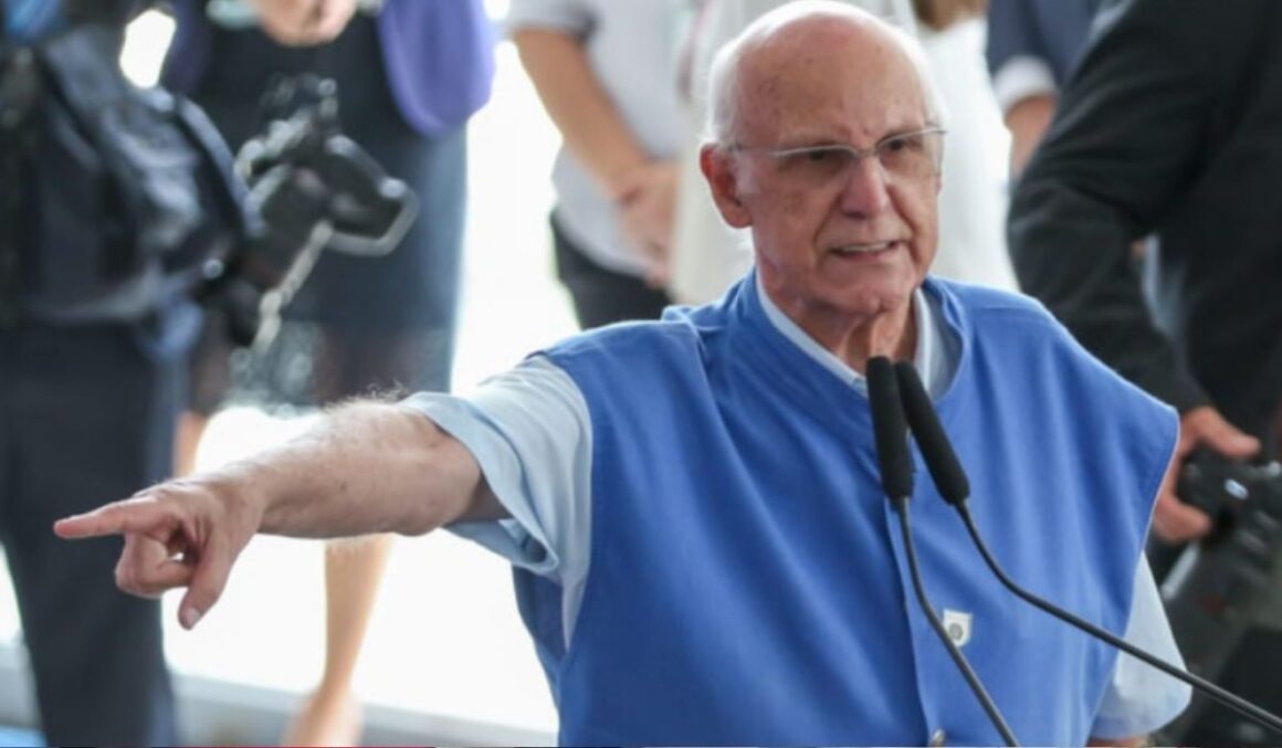 Vereador que pediu CPI contra padre Júlio é denunciado por abuso de autoridade