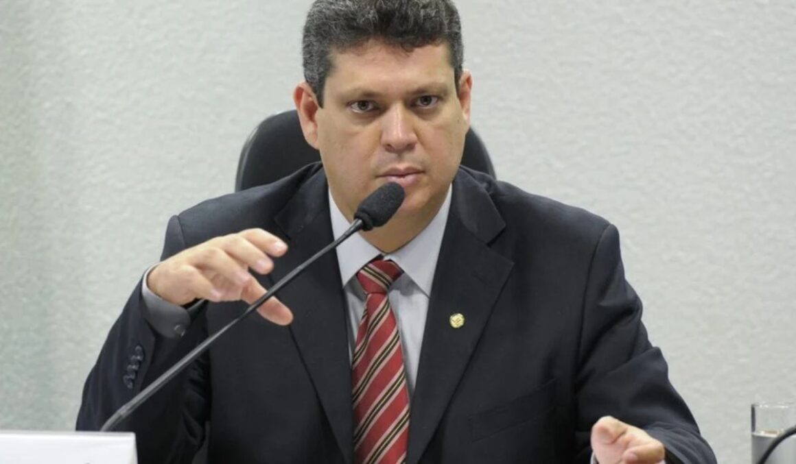 Governo vai investigar viagem de ministro de Lula a Carnaval fora de época