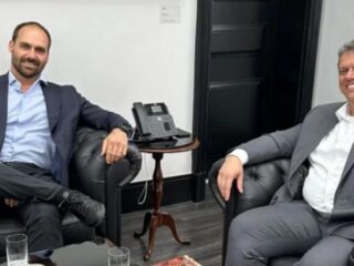 Tarcísio livra Eduardo Bolsonaro de R$ 100 mil em multas da pandemia