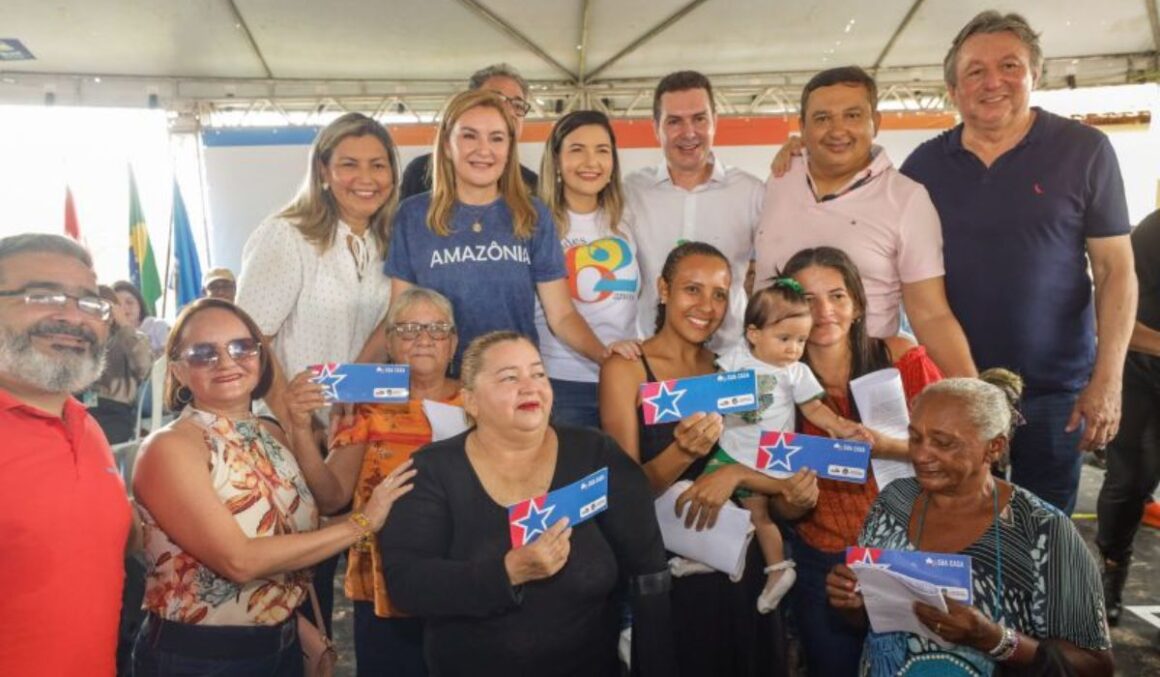 Dia de entregas e assinaturas em Benevides: Deputado Eliel Faustino cumpre agenda com o ministro Jader Filho