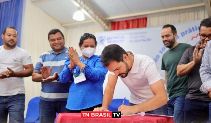 Valorizando os educadores: Eduardo Pio X garante pagamento do novo piso em São Miguel do Guamá