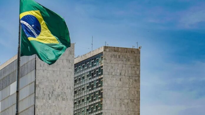 Brasil cai 10 posições em ranking de percepção da corrupção, diz estudo