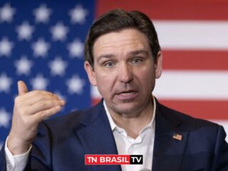 Ron DeSantis desiste de concorrer e declara apoio a Donald Trump para presidente