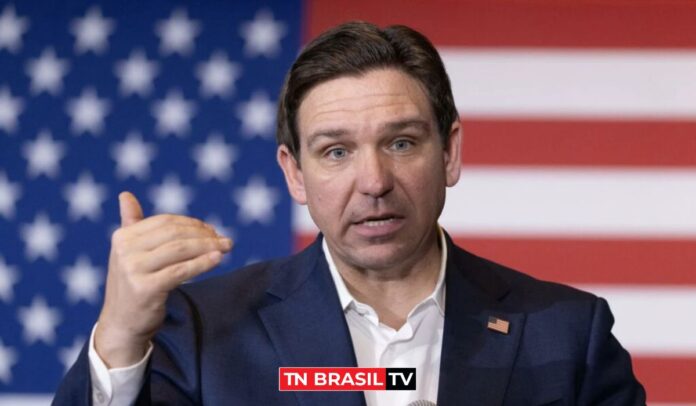 Ron DeSantis desiste de concorrer e declara apoio a Donald Trump para presidente