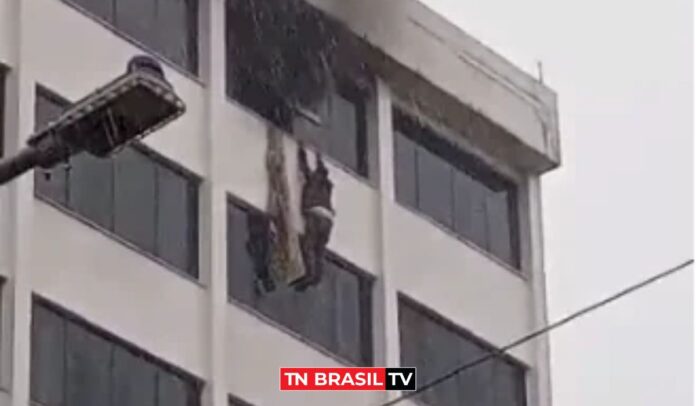 IMAGENS FORTES: Incêndio em hotel de Belém, homem morre ao cair do prédio