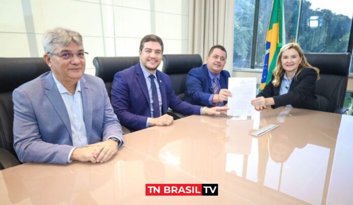 Deputado Ronie Silva e Governo do Estado firmam parceria para construção de creche em Santa Bárbara