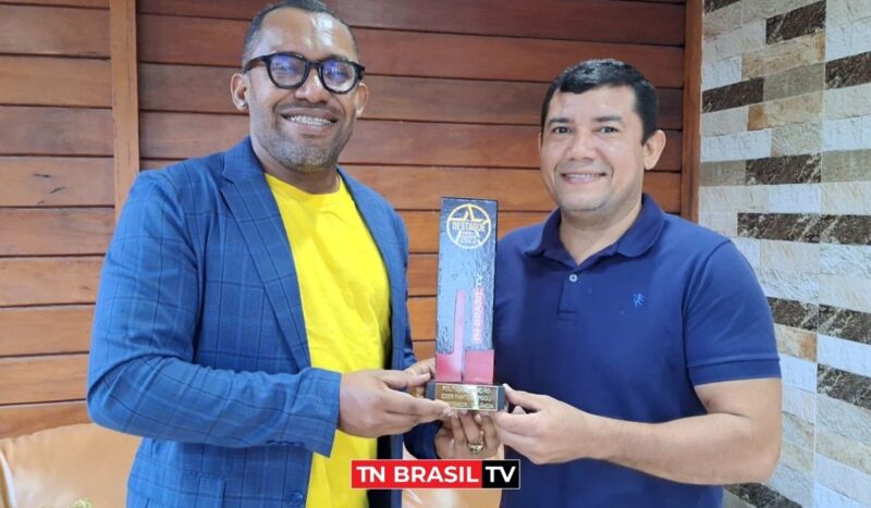 Professor Éder Pantoja recebe Prêmio Destaque TN Brasil TV 2023