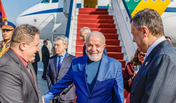 Lula desembarca no Egito para primeira viagem internacional de 2024