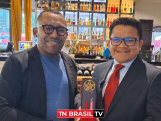 Wando Teixeira, pré-candidato a prefeito, recebe o prêmio DESTAQUE TN BRASIL TV 2023