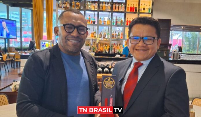 Wando Teixeira, pré-candidato a prefeito, recebe o prêmio DESTAQUE TN BRASIL TV 2023