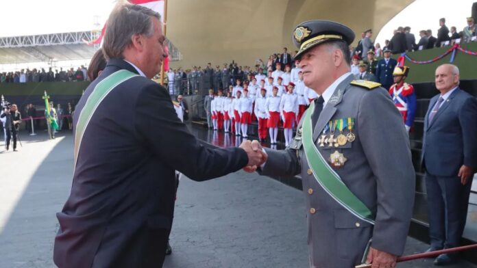 Comandante do Exército ameaçou prender Bolsonaro, diz ex-chefe da Aeronáutica