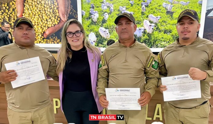 Vereadora Tatiane Helena entrega Moção de Congratulações e Aplausos à vigilantes por ato heroíco em Paragominas