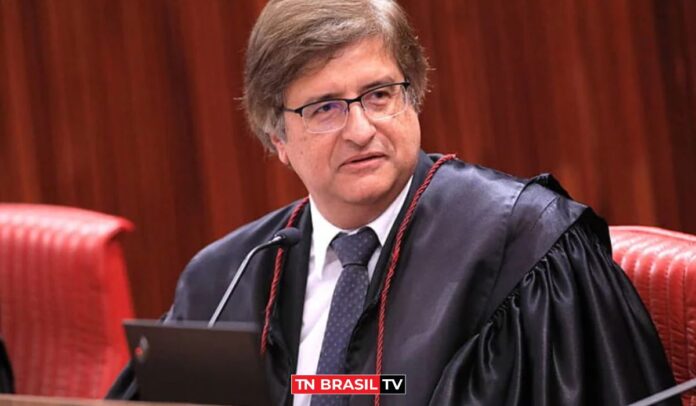 Moraes dá 15 dias para PGR decidir se denuncia Bolsonaro por fraude de vacina