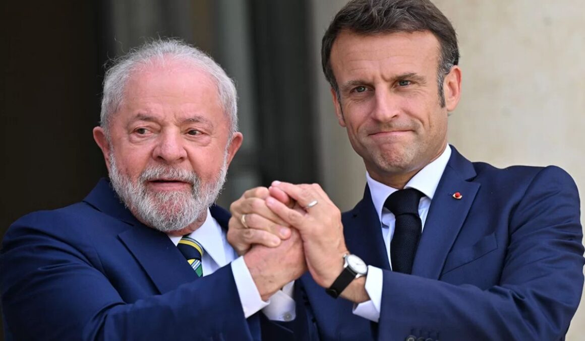 Macron desembarca no Brasil nesta terça (26) para visita oficial; saiba o que ele vai fazer
