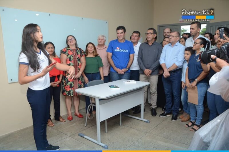 Professor Bil, junto com o governador Helder Barbalho, participa da entrega de mais uma escola reconstruída, em Rurópolis