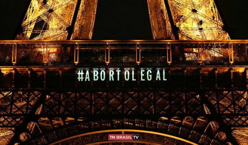 França se torna primeiro país do mundo a garantir aborto na Constituição