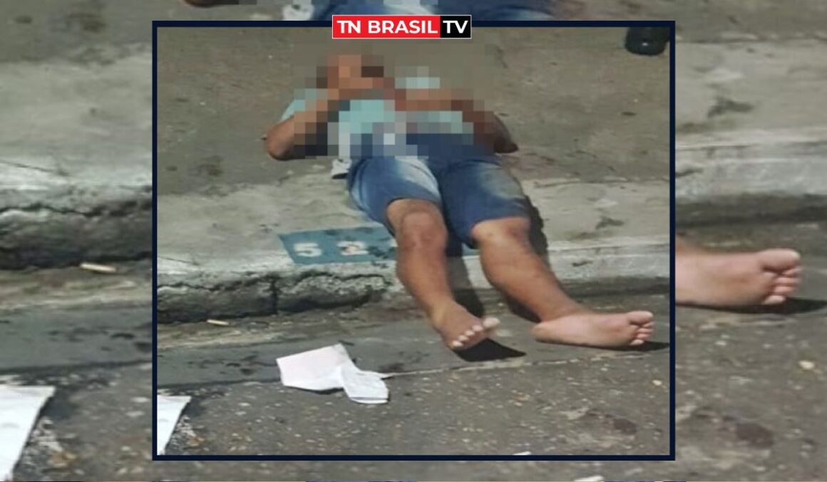 IMAGENS FORTES: Criminosos retiram corpo de porta-malas de carro e jogam na calçada