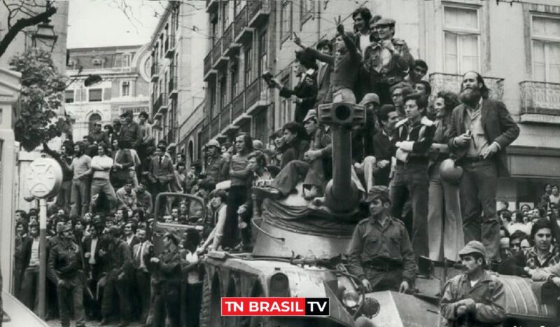 A Revolução dos Cravos em Portugal: causas e consequências