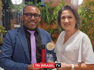 Prefeita de Nova Ipixuna, Dra. Graça Matos, recebe o prêmio TN Brasil TV, após receber o SELO DIAMANTE