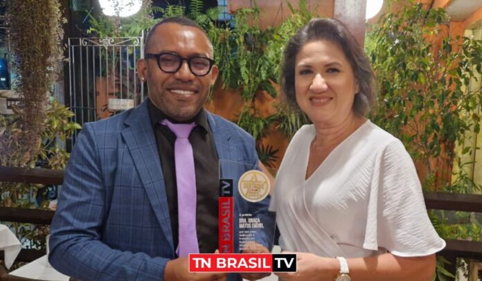 Prefeita de Nova Ipixuna, Dra. Graça Matos, recebe o prêmio TN Brasil TV, após receber o SELO DIAMANTE