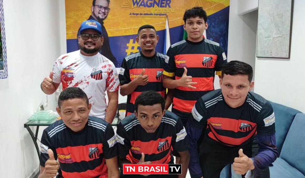 Em apoio ao esporte de Ponta de Pedras, vereador Wagner Pereira entrega material ao time São Raimundo
