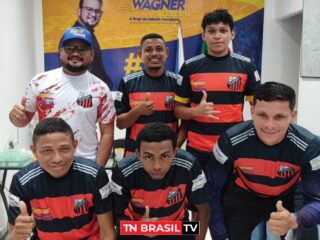 Em apoio ao esporte de Ponta de Pedras, vereador Wagner Pereira entrega material ao time São Raimundo