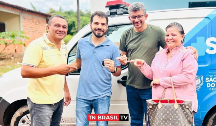 Prefeito Eduardo Pio X entrega ambulância para a zona rural de São Miguel do Guamá