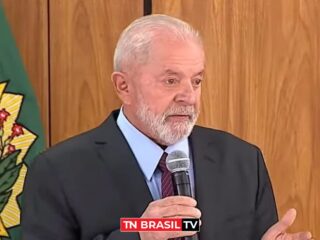 Lula diz que "cinema e novela não são pra ensinar p******"