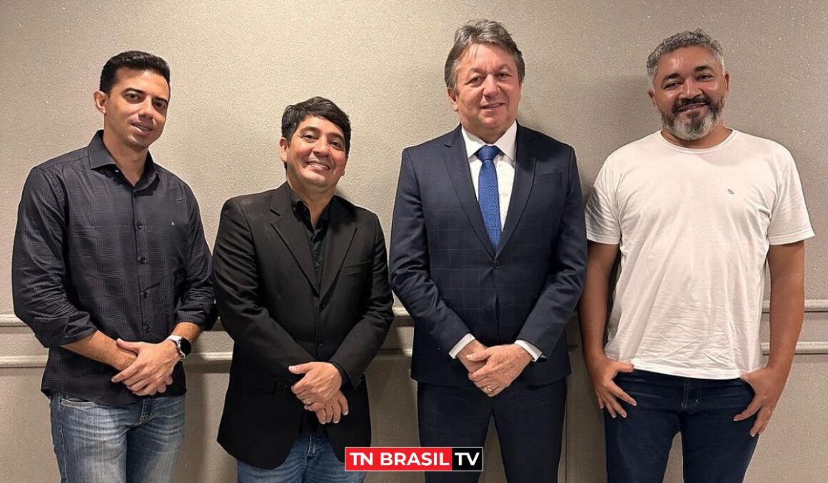 Deputado estadual Eliel Faustino recebe lideranças políticas em seu gabinete na Alepa