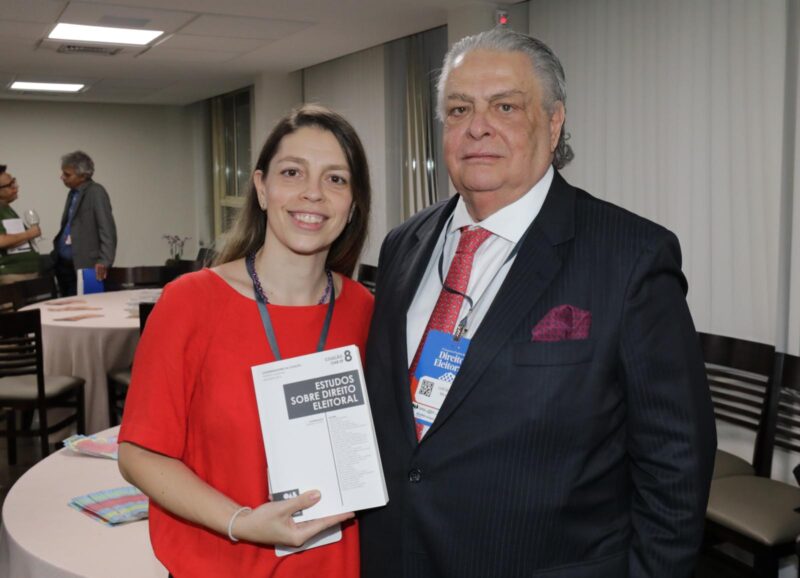 Advogado decano Dr. Luiz Silvio Moreira Salata, no lançamento do livro Estudos Sobre Direito Eleitoral / Foto: TN