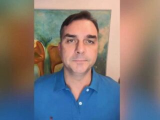 Assista: Flávio Bolsonaro grava vídeo e defende 'PEC das praias'