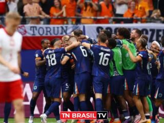 Holanda vence a Polônia na primeira fase da Eurocopa