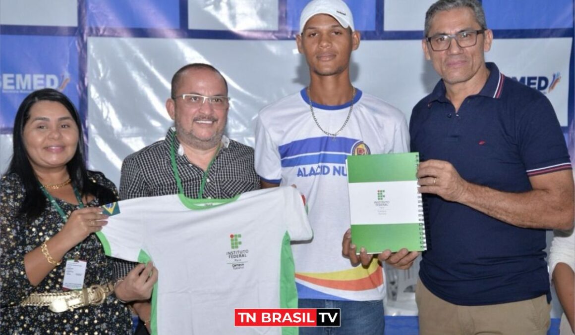 Prefeito Pastor David participa de aula inaugural do Programa EJAFIC-EPT 2024 em Goianésia do Pará