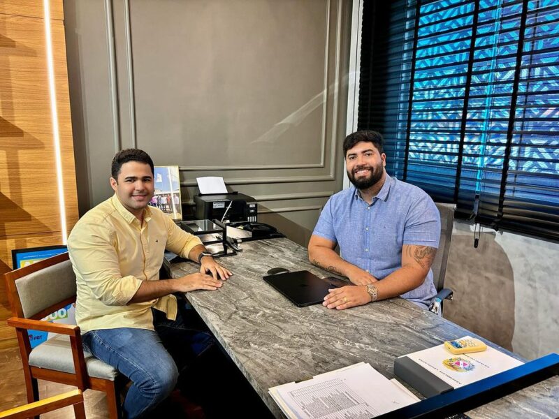 Deputado Adriano Coelho com o chefe de gabinete Caio Ayres, maestros do mandato que tem garantido apoio e serviços de qualidade ao povo paraense / Foto: AP