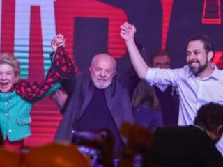 PSOL oficializa candidatura de Boulos à Prefeitura de SP com Lula e Marta no palco