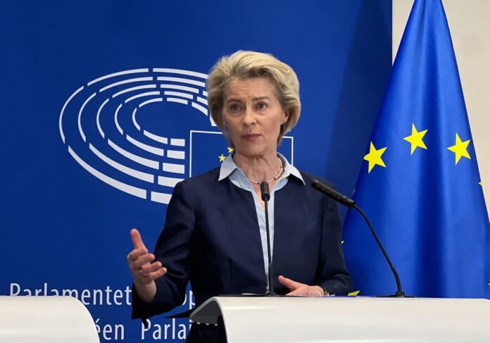 Ursula Van Der Leyen é reeleita presidente do Parlamento Europeu