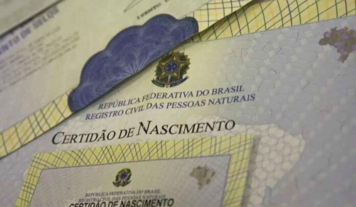 Brasil registrou mais de 100 mil crianças sem nome do pai em 2024