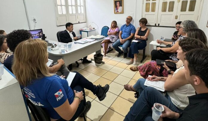 Abaetetuba: Secretário Alex Rocha promove reunião sobre "cadeia produtiva do açaí e enfrentamento ao trabalho infantil"