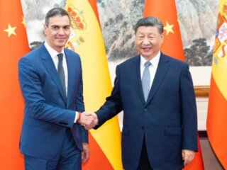 Líder chinês Xi Jinping reúne-se com primeiro-ministro da Espanha, Pedro Sanchez